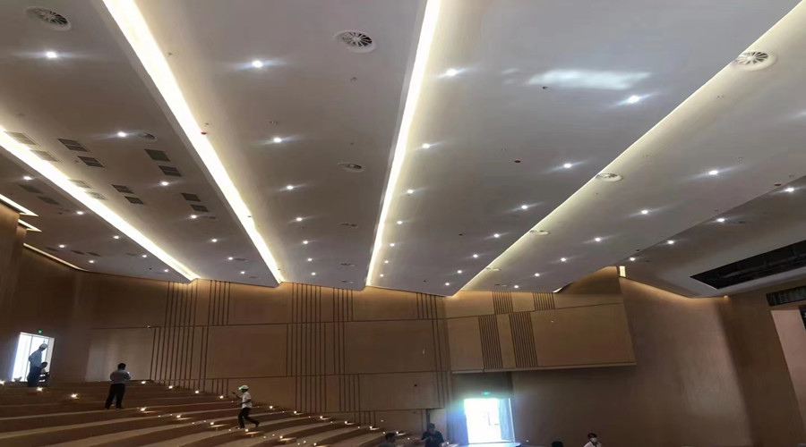 廣東金融學(xué)院清遠(yuǎn)校區(qū)報告廳GRG吊頂項目