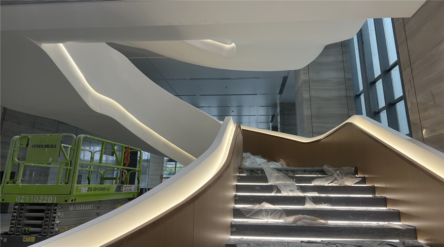 珠海藍(lán)灣假日廣場GRG旋轉(zhuǎn)樓梯