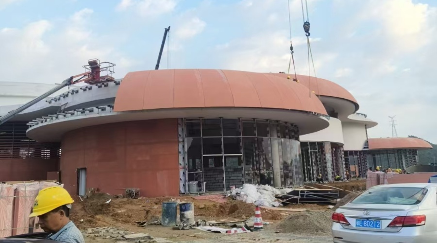 深圳西淘河服務區彩色GRC幕墻板安裝施工 深圳西淘河服務區彩色GRC幕墻板安裝施工