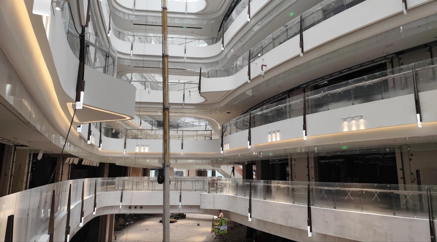 廣州金融城君超商場GRG中庭攔河完工落地案例賞析 廣州金融城君超商場GRG中庭攔河完工落地案例賞析